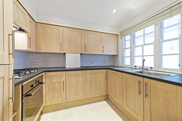 Flat Cranley Mews in Greater London
