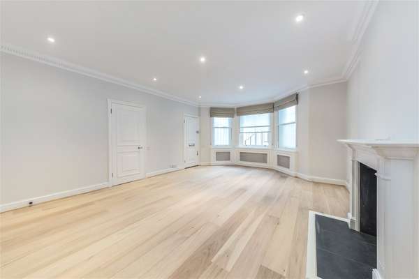 Flat Cranley Mews in Greater London