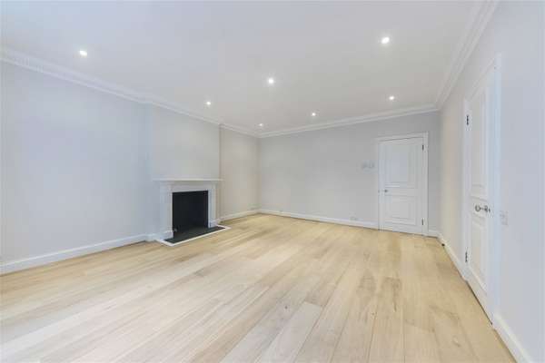 Flat Cranley Mews in Greater London