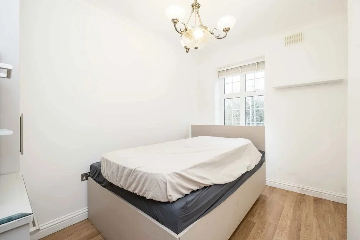 Flat Garth Mews in Greater London