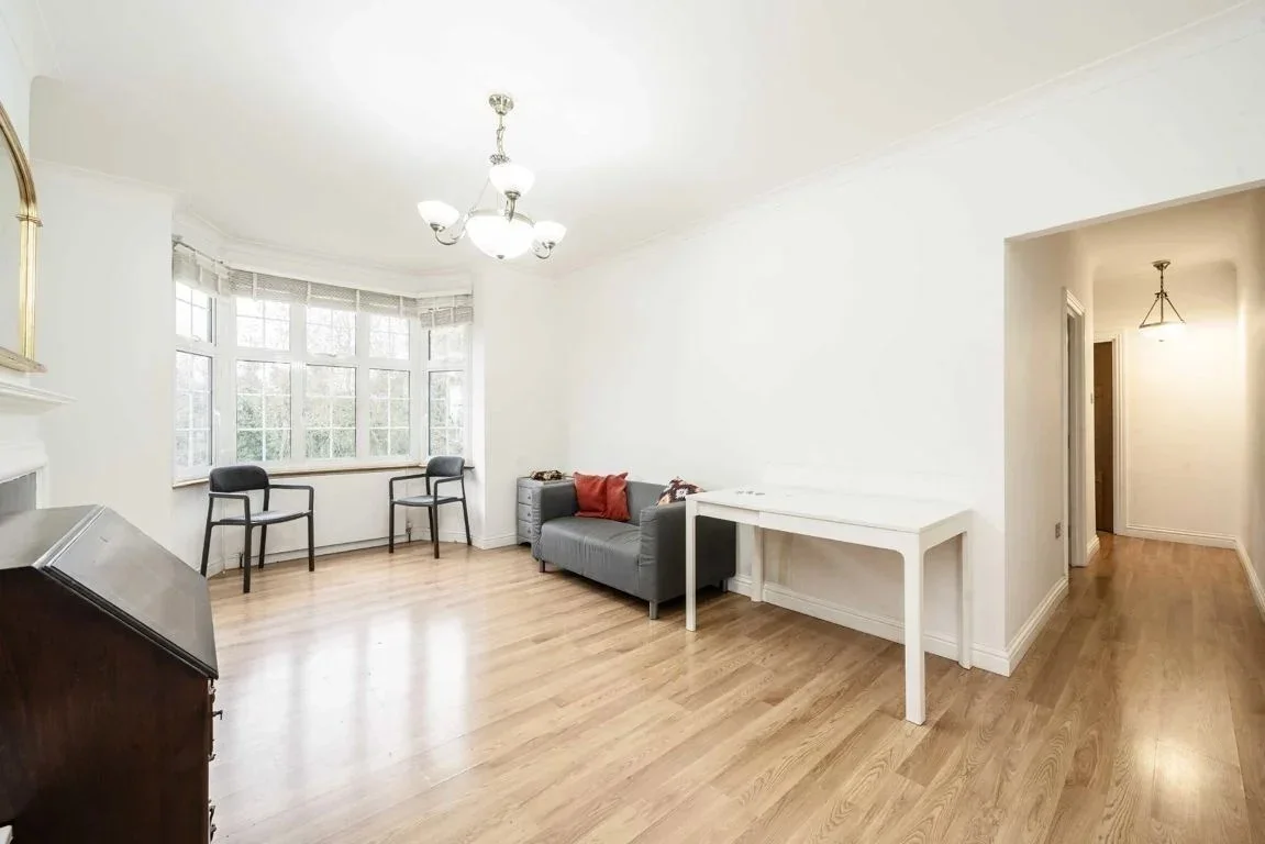 Flat Garth Mews in Greater London