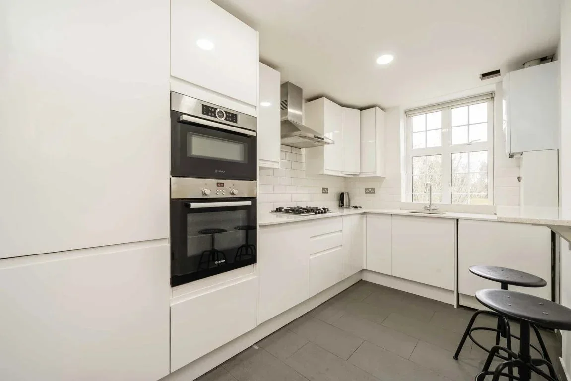 Flat Garth Mews in Greater London