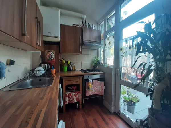 Flat Kenley Road in London