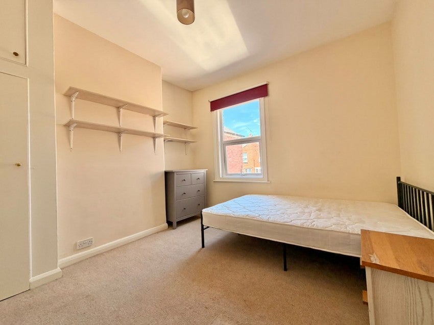 Room Pinhoe Road in Exeter