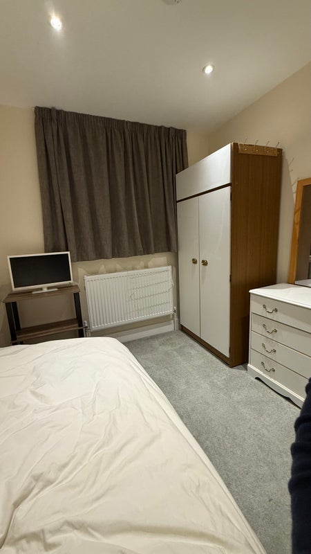 Room Grosvenor Road in Greater London