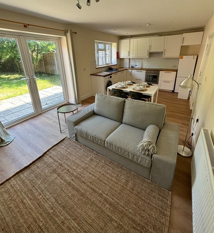 Room Hilary Road in Greater London