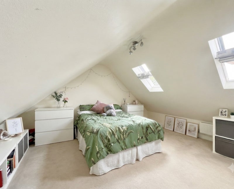 Room Hilary Road in Greater London