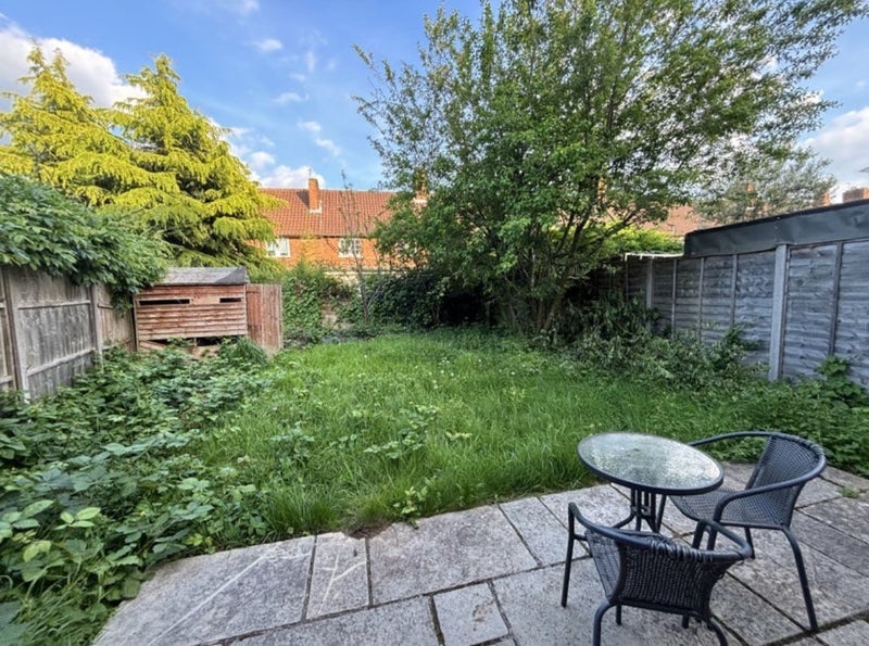 Room Hilary Road in Greater London
