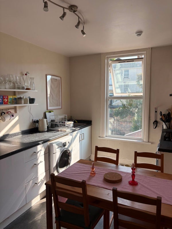 Room Rokeby Avenue in Bristol