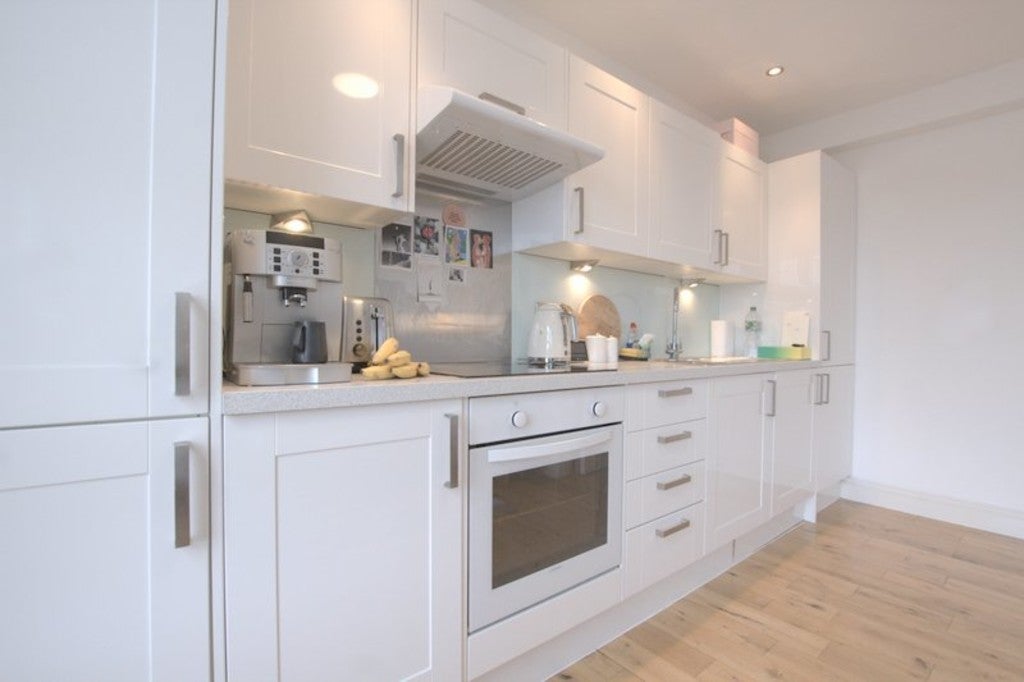 Flat Lavender Hill in Greater London