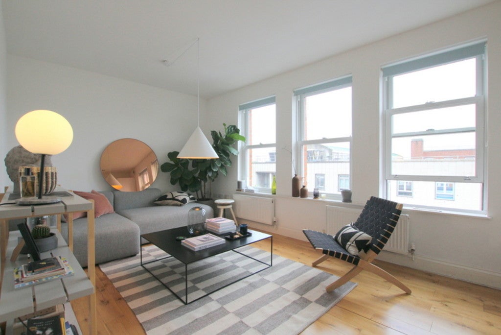 Flat Lavender Hill in Greater London