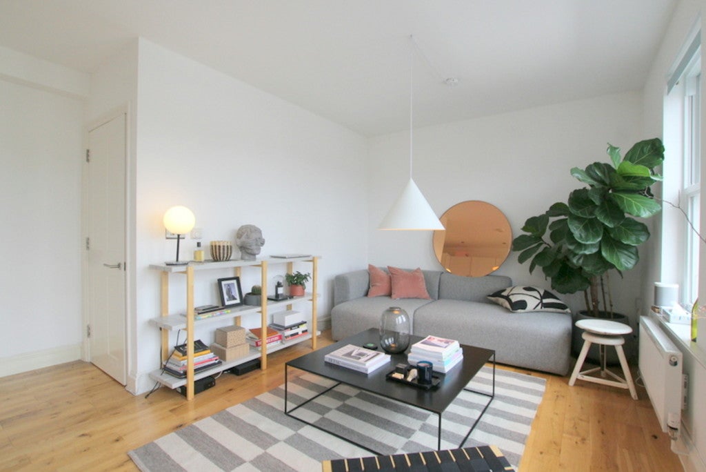 Flat Lavender Hill in Greater London