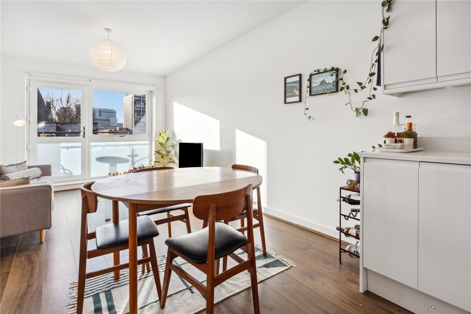 Flat Cudworth Street in Greater London