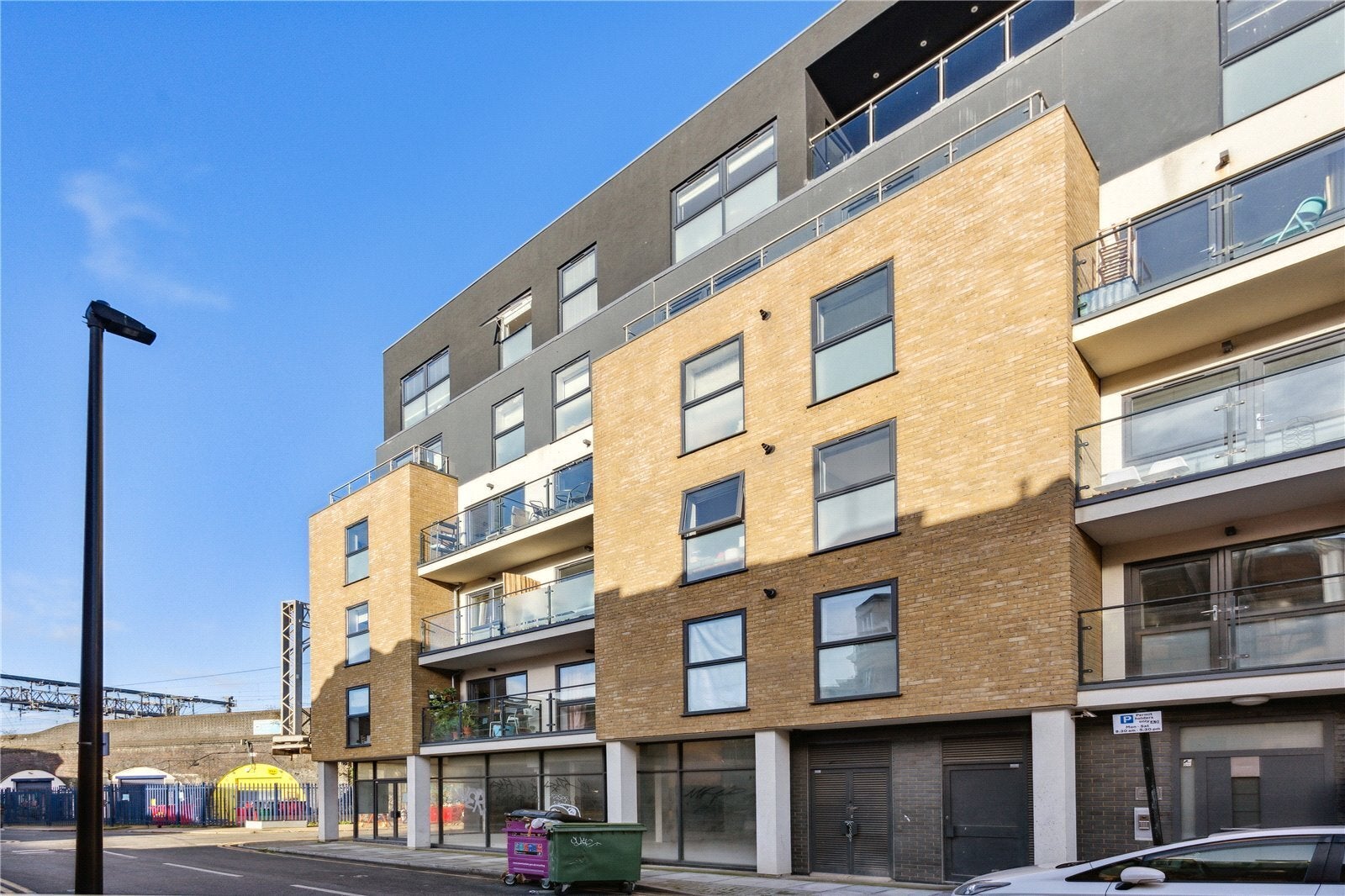 Flat Cudworth Street in Greater London