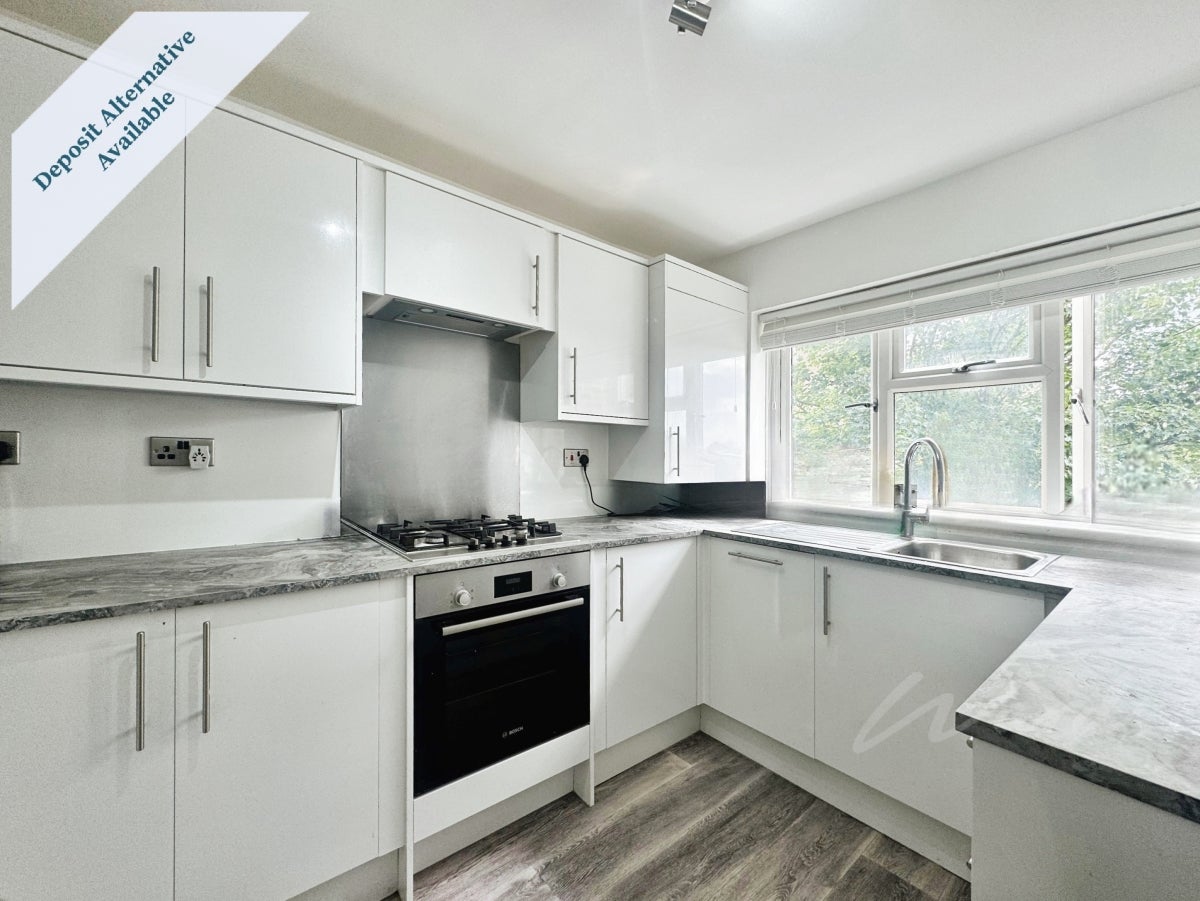 Flat Cressfield in Ashford