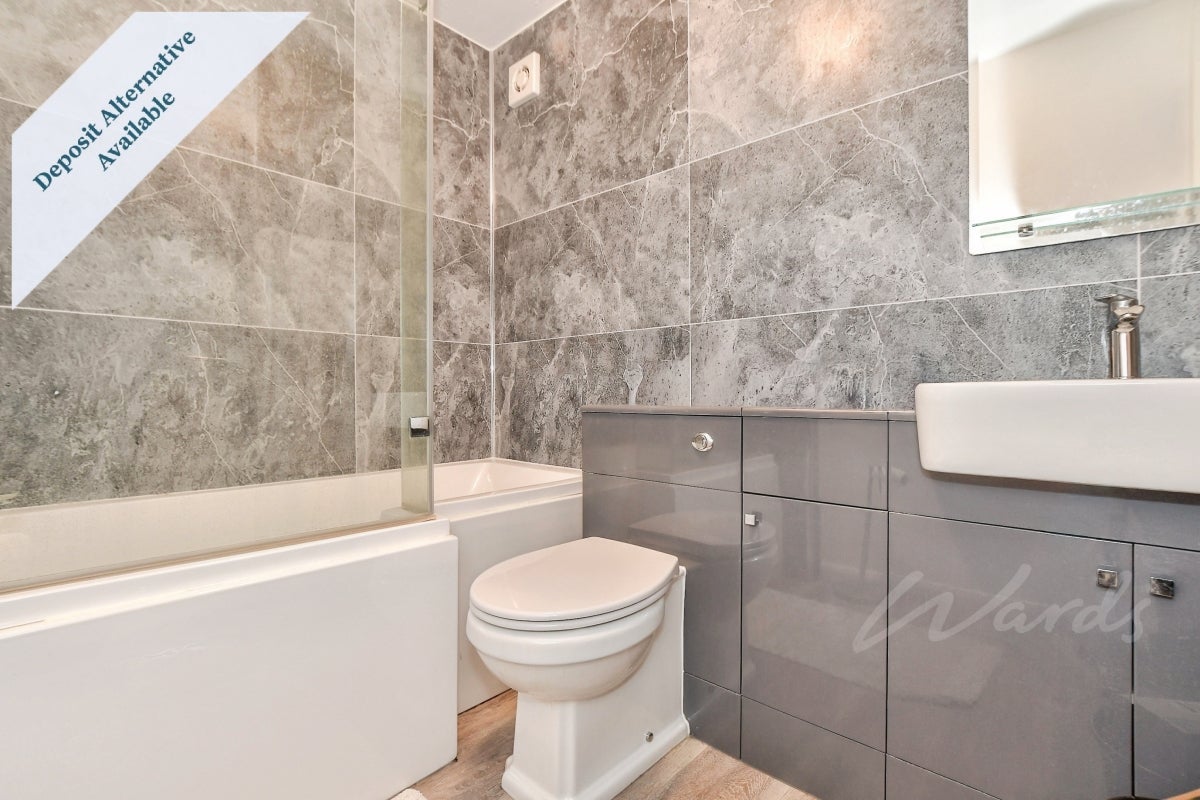 Flat Cressfield in Ashford