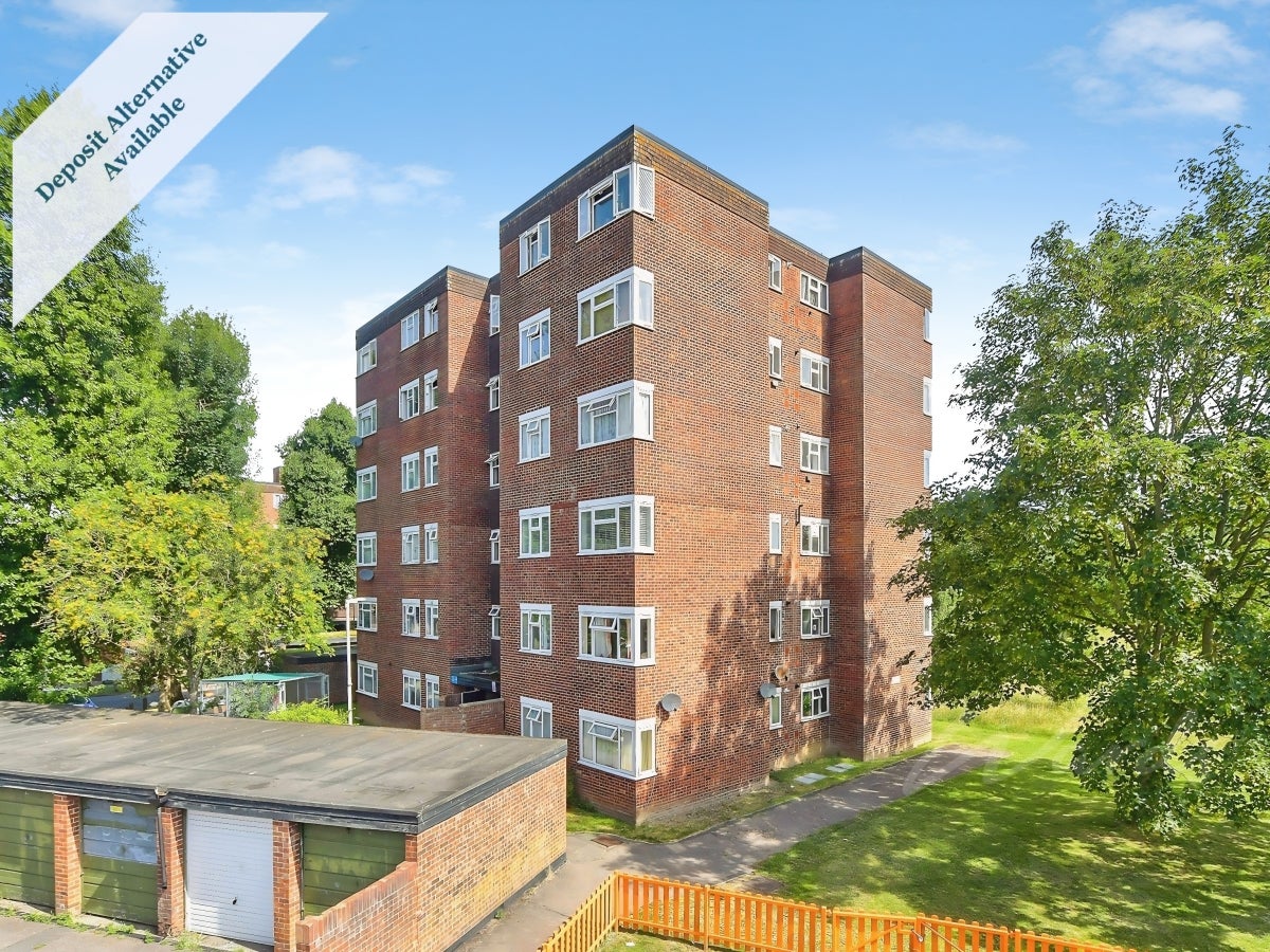 Flat Cressfield in Ashford