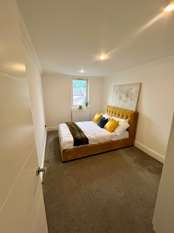 House Vicarage Lane in Greater London