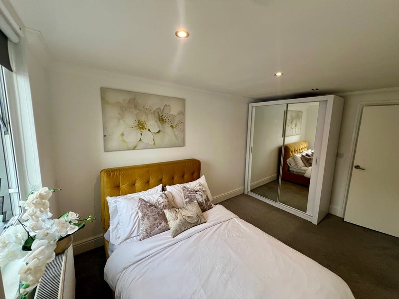 Room Vicarage Lane in Greater London