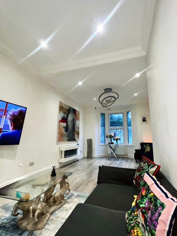 House Vicarage Lane in Greater London