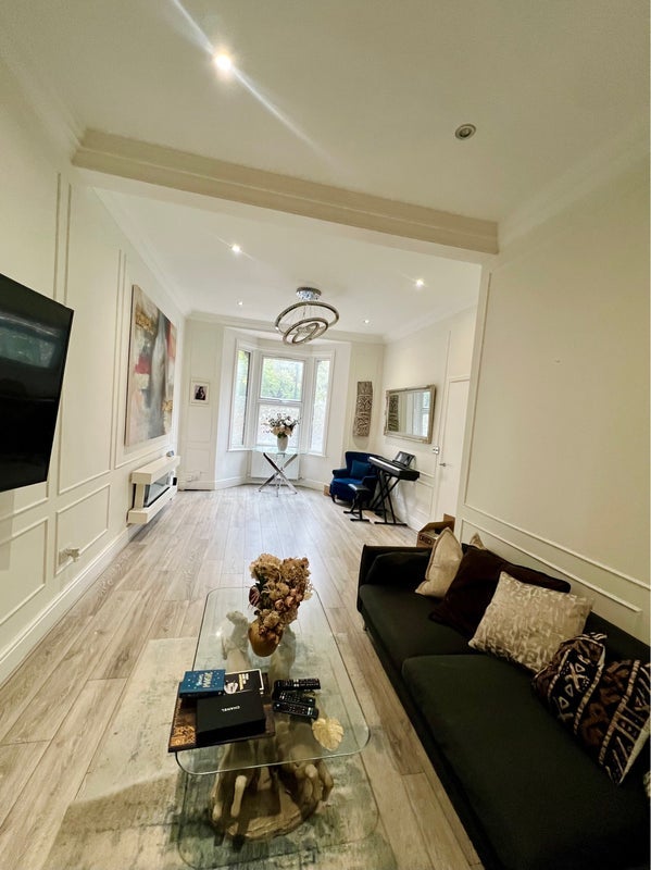 Room Vicarage Lane in Greater London