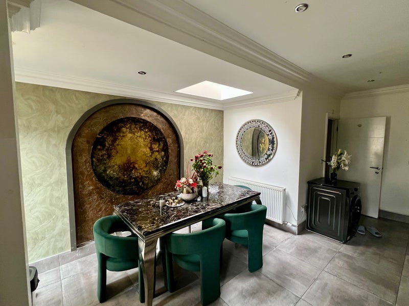 House Vicarage Lane in Greater London