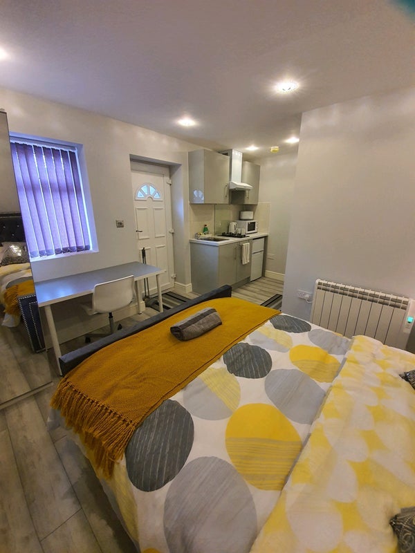 Room Seymour Road in Bolton