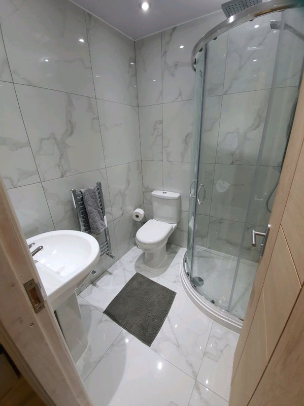 Room Seymour Road in Bolton