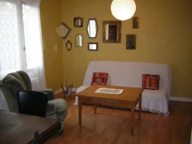 Room Place du Bourg in Luc-la-Primaube