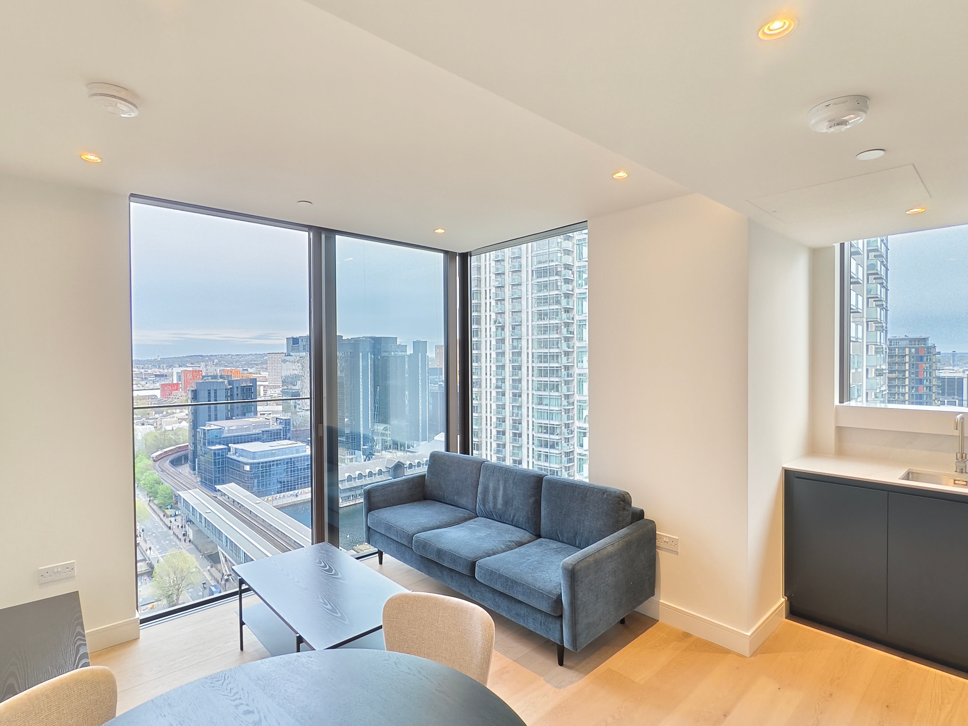 Flat South Quay Square in Greater London