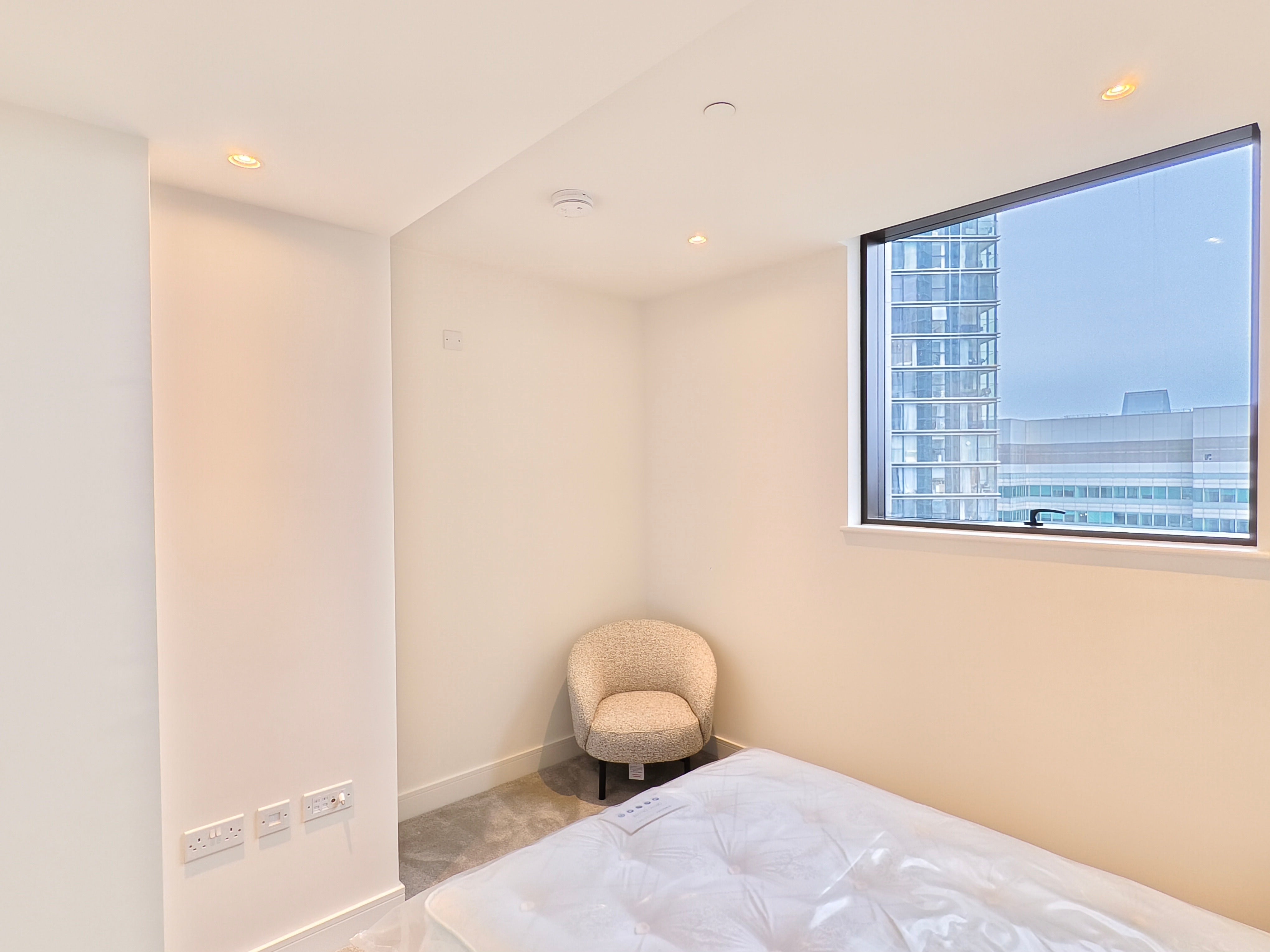 Flat South Quay Square in Greater London