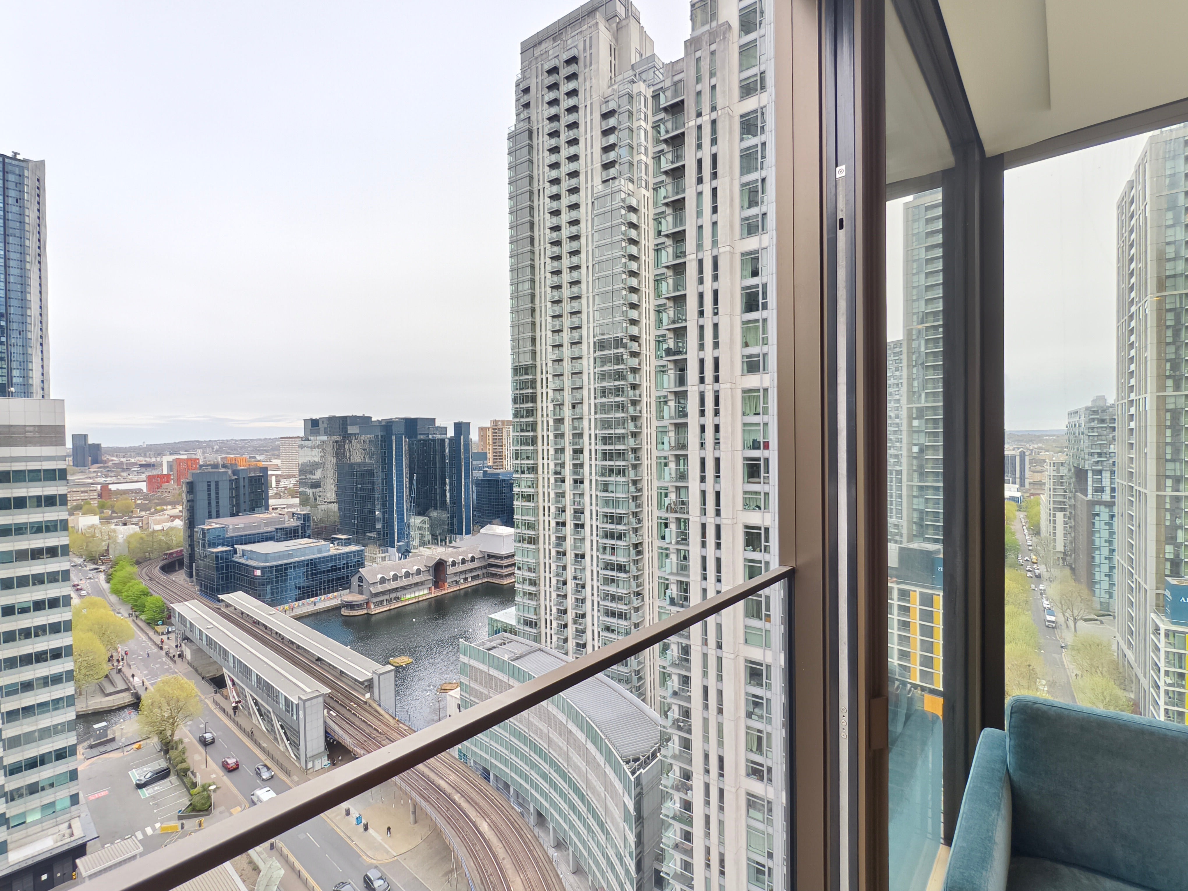 Flat South Quay Square in Greater London