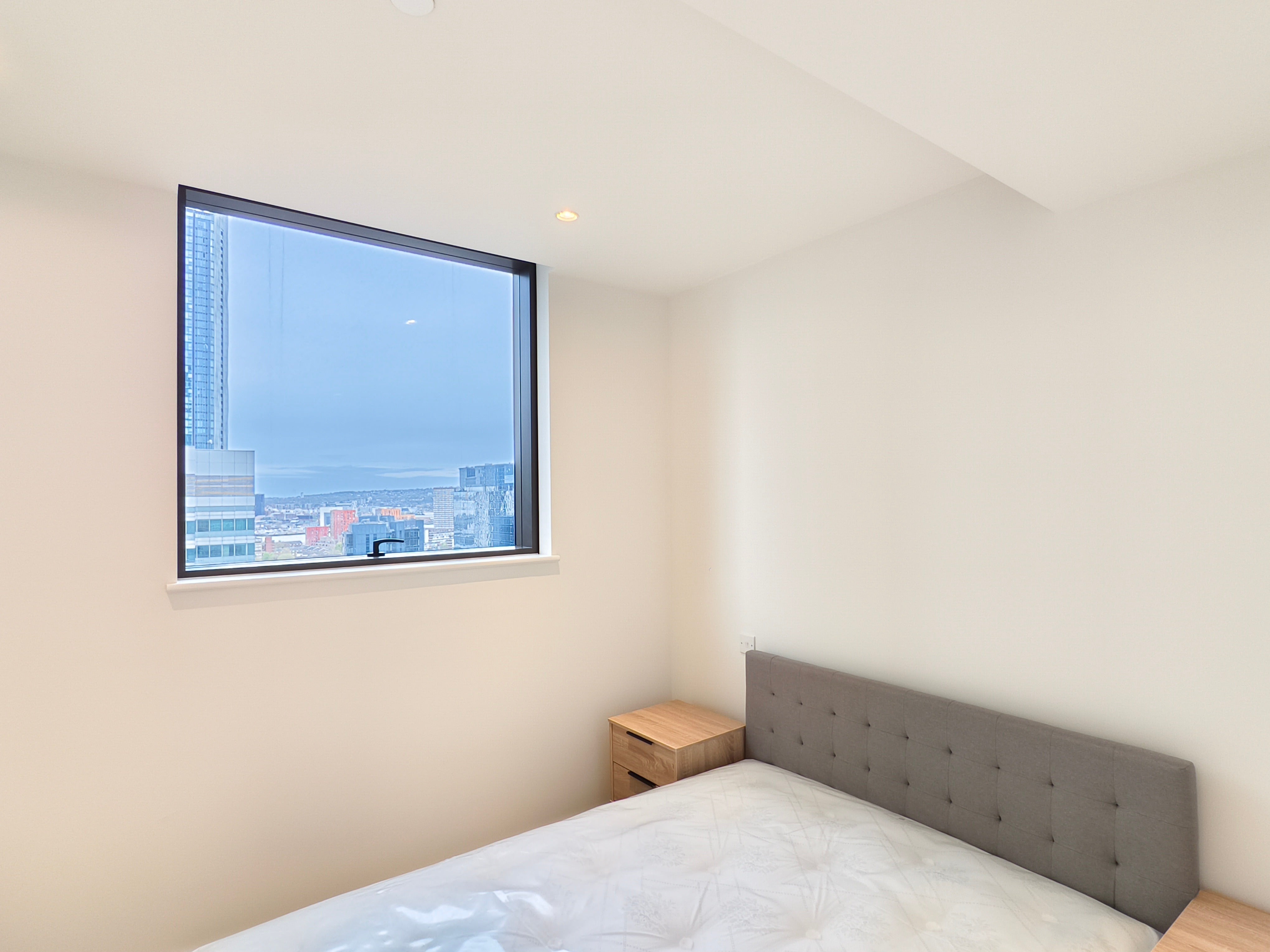 Flat South Quay Square in Greater London