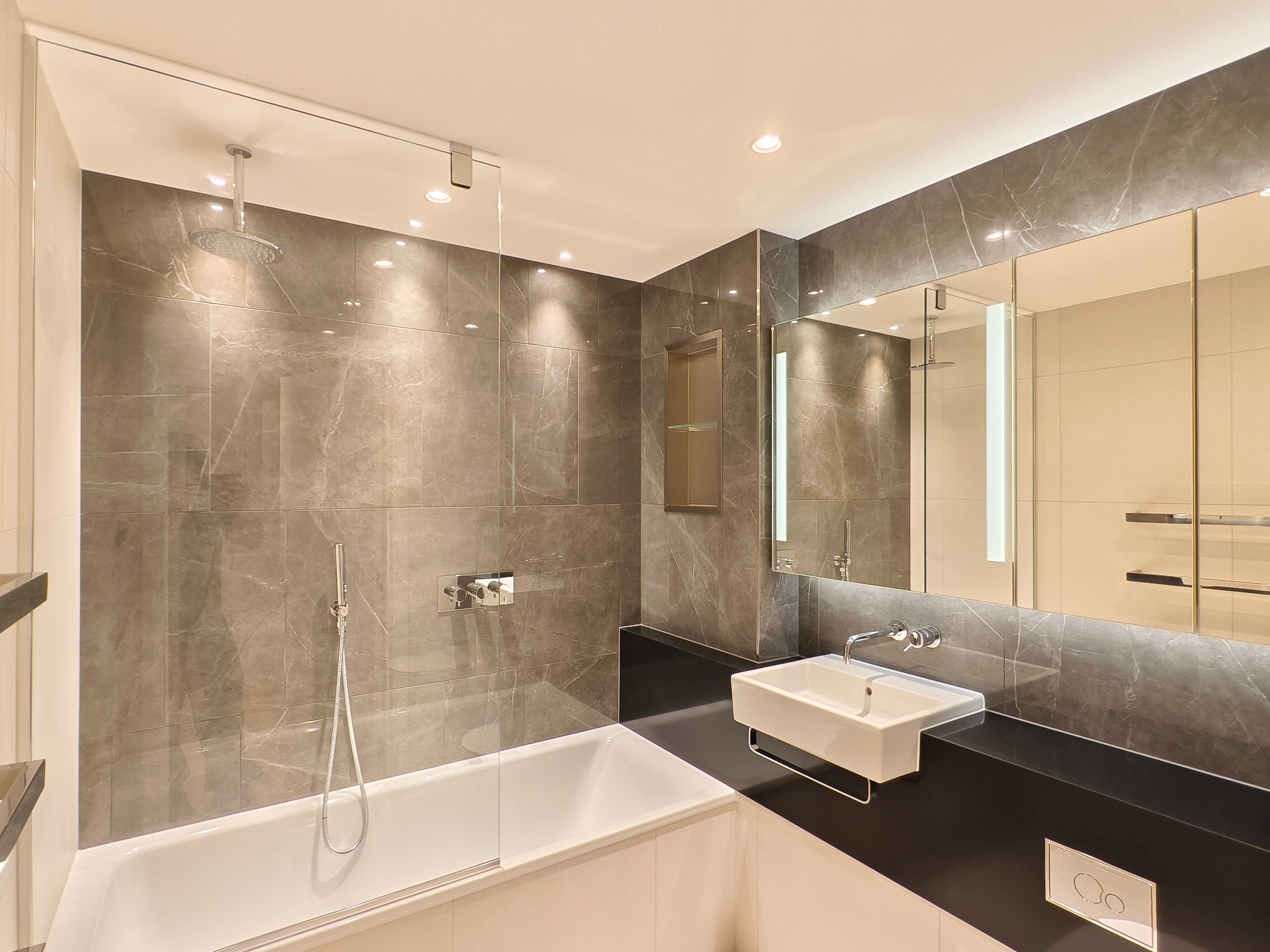 Flat South Quay Square in Greater London
