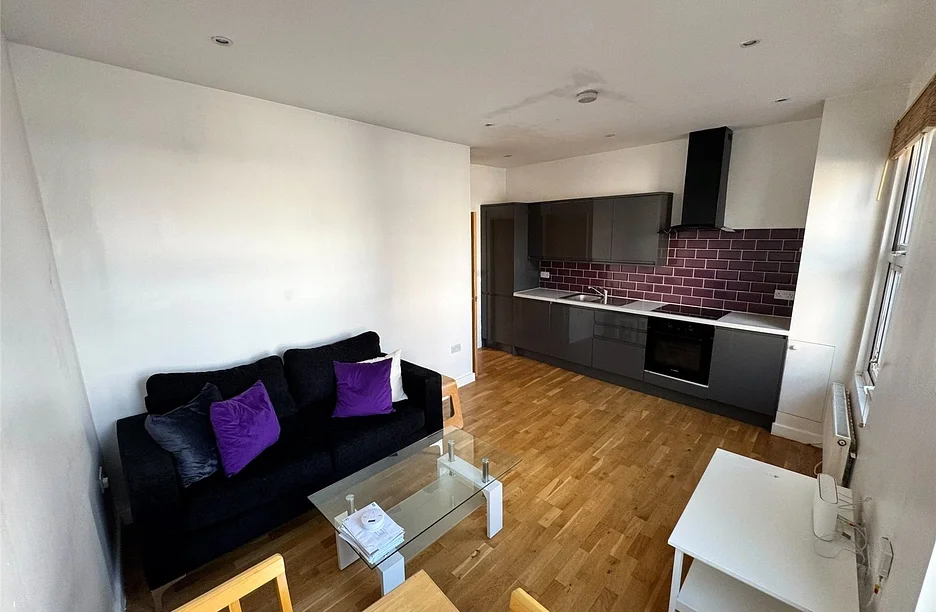 Flat Haydons Road in Greater London
