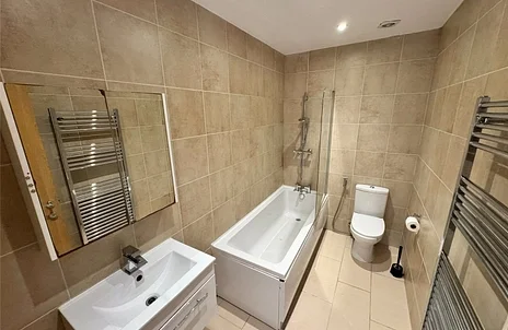 Flat Haydons Road in Greater London