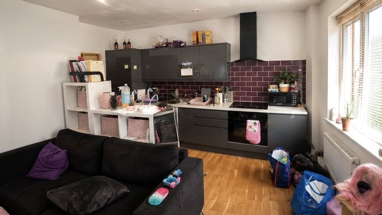 Flat Haydons Road in Greater London