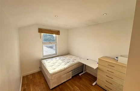 Flat Haydons Road in Greater London