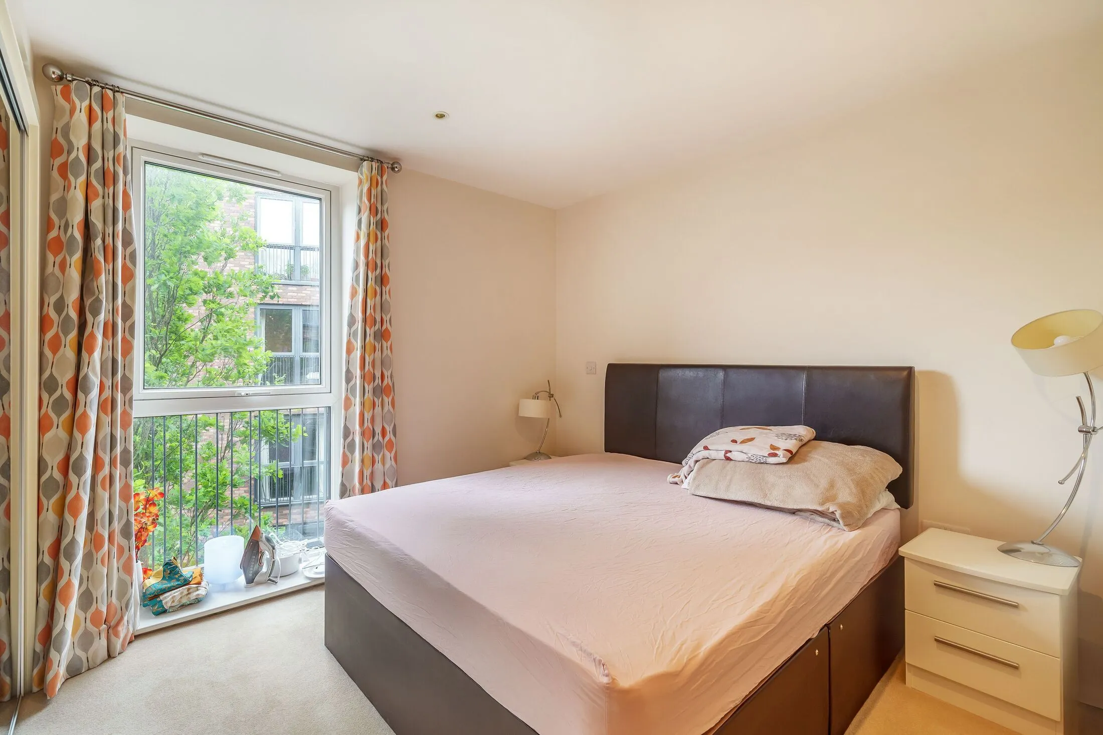 Flat Unwin Way in Greater London