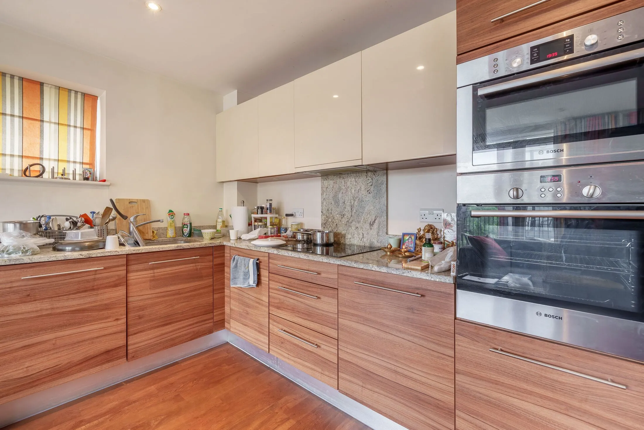 Flat Unwin Way in Greater London