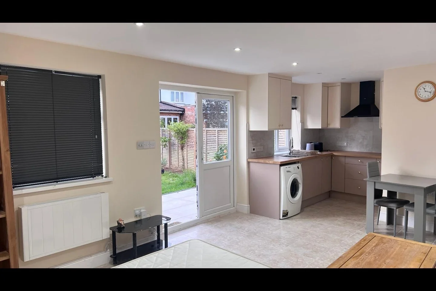 Room Alderney Avenue in Greater London