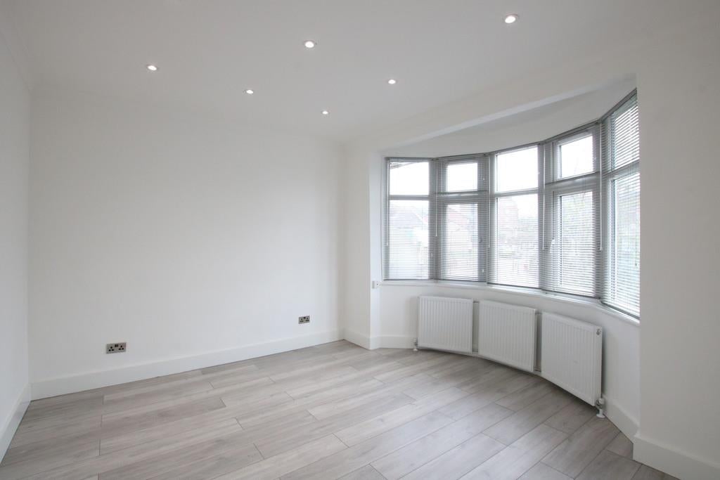 Flat Northview Crescent in Greater London