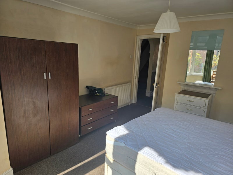 Room Iddesleigh Road in Bournemouth