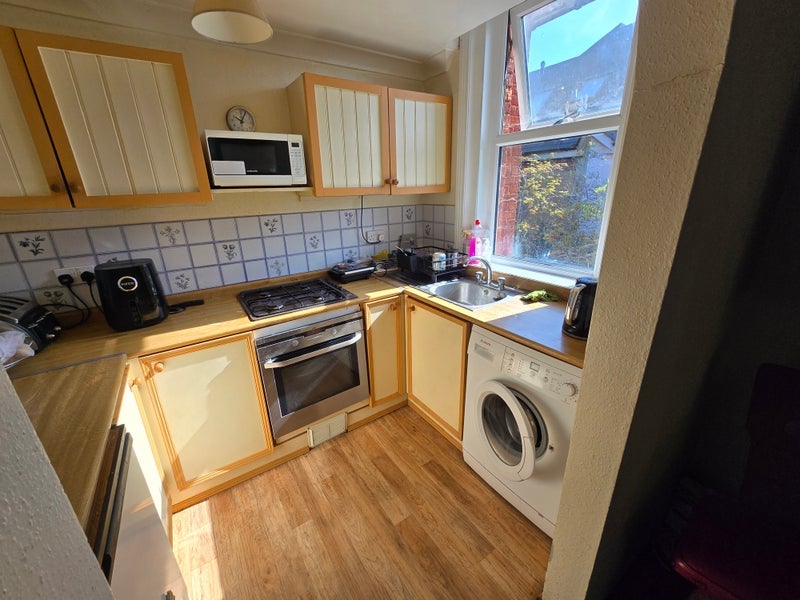 Room Iddesleigh Road in Bournemouth