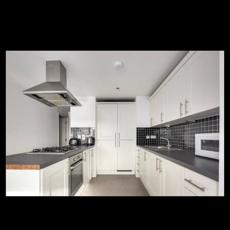 Flat Burford Road in Greater London