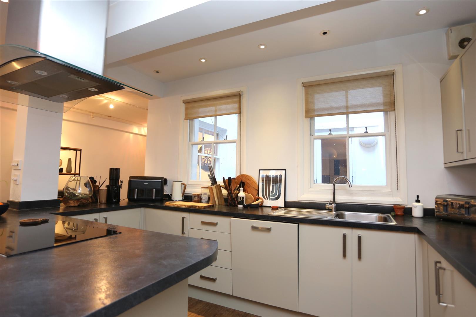 Flat Brunswick Terrace in Hove
