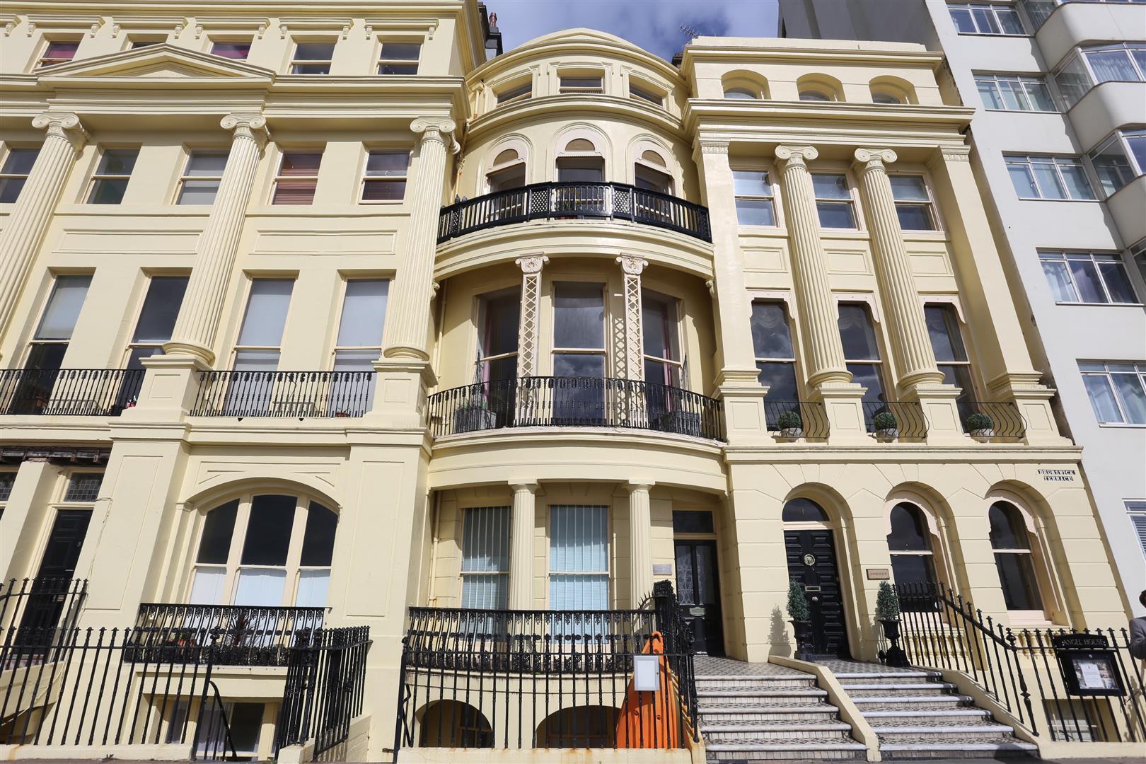 Flat Brunswick Terrace in Hove
