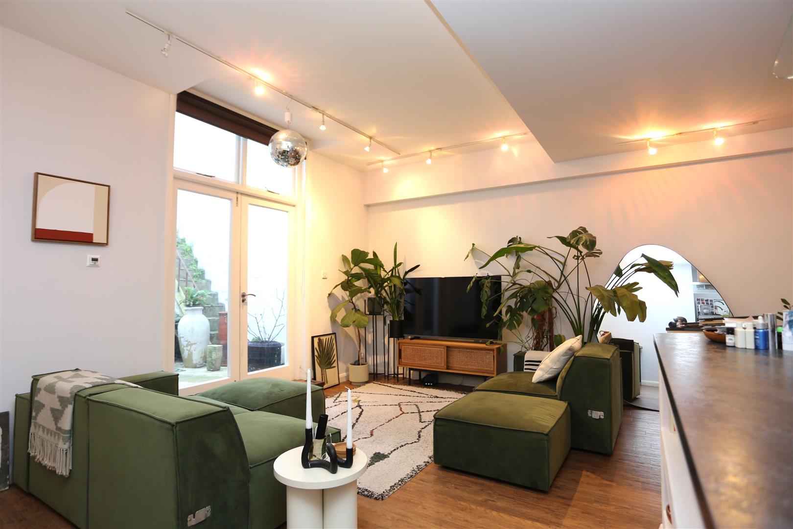 Flat Brunswick Terrace in Hove