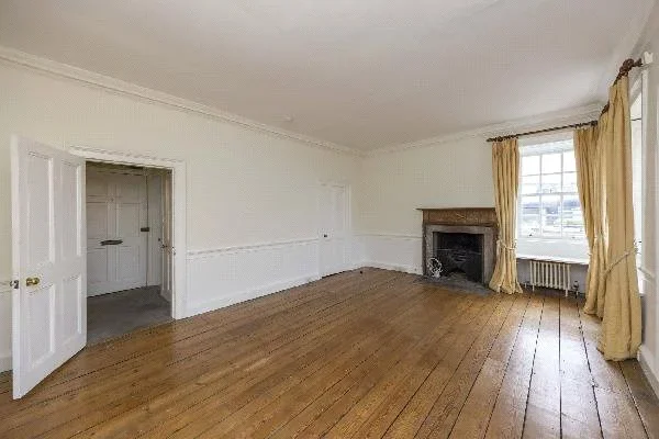 Flat Calton Hill in City of Edinburgh