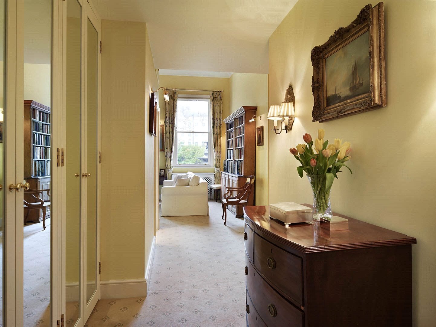 Flat Lindsay Square in City of Westminster